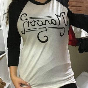 Black and white baseball tee "Maroon 5"